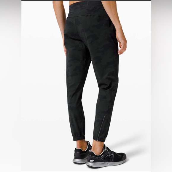 Lululemon Surge Jogger *29"
Heritage 365 Camo Black Multi BNWT - Picture 3 of 8